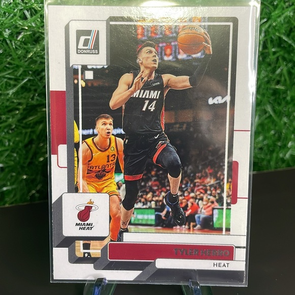 Panini Lot of 10 MIAMI HEAT 🔥 Basketball 🏀 Trading Cards - Picture 3 of 10